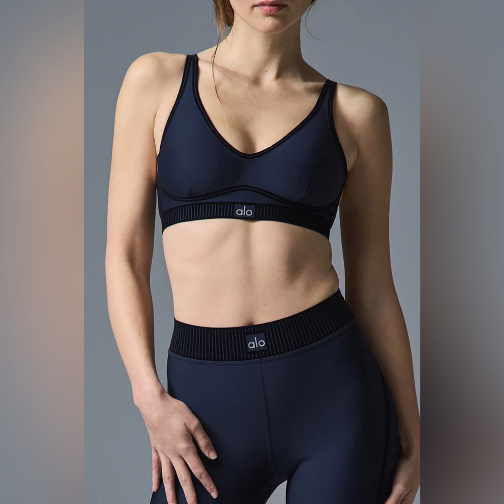 Alo Yoga Line Up Set - Size Small